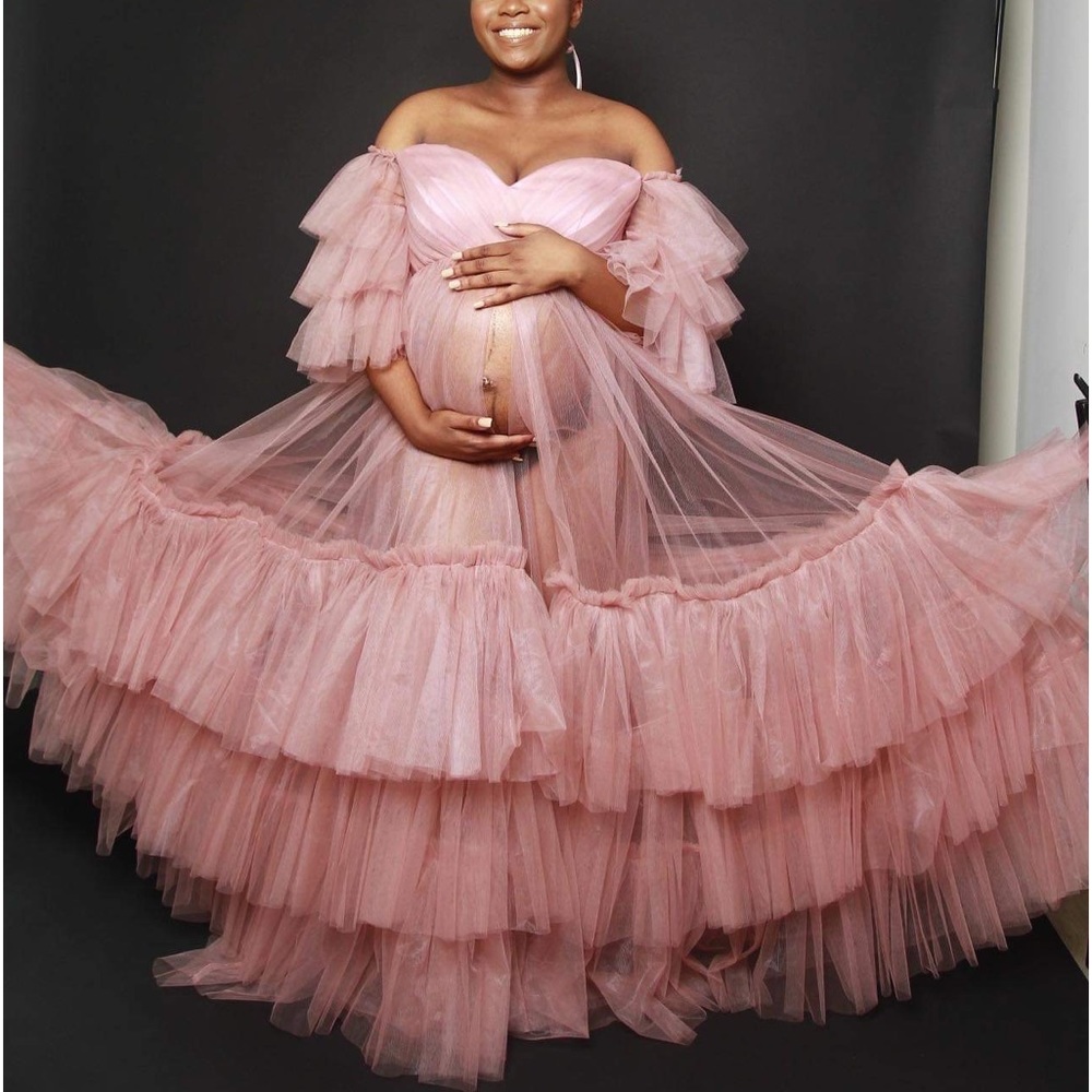 elegant maternity dress 💗 that’s me in the photos 😊 it’s stunning on camera